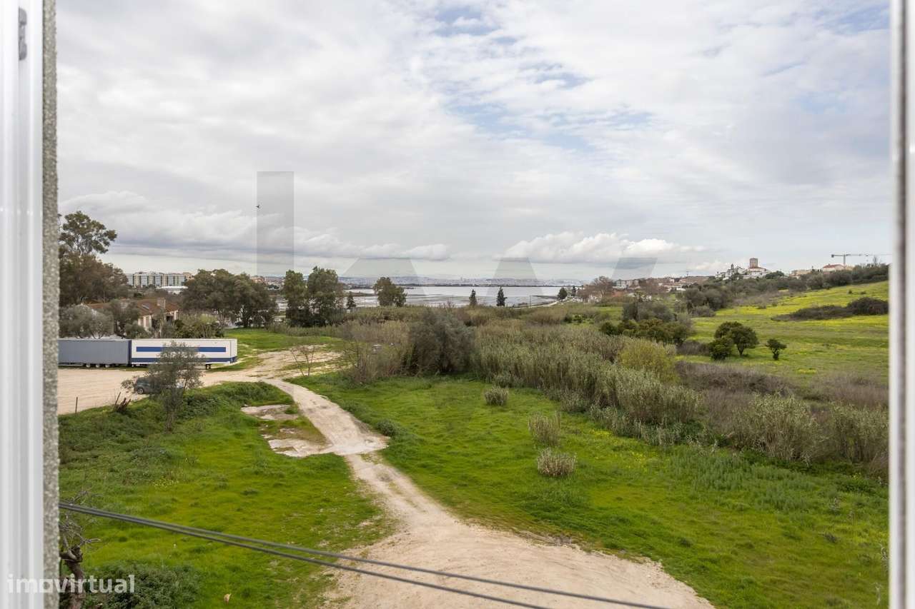 Apartamento T2 com duas frentes e vista rio na Torre da Marinha - Seix-18