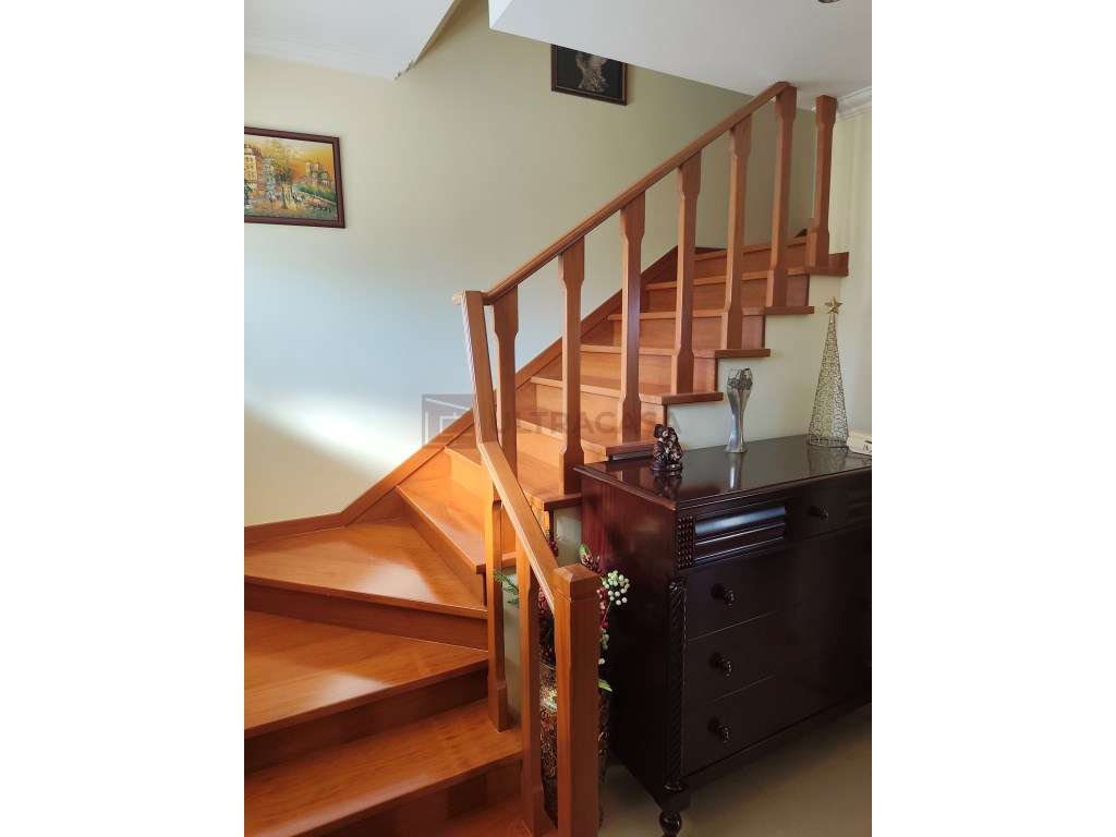 Vende-se Moradia V4 renovada com terraço, churrasqueira e horta a 5...-34