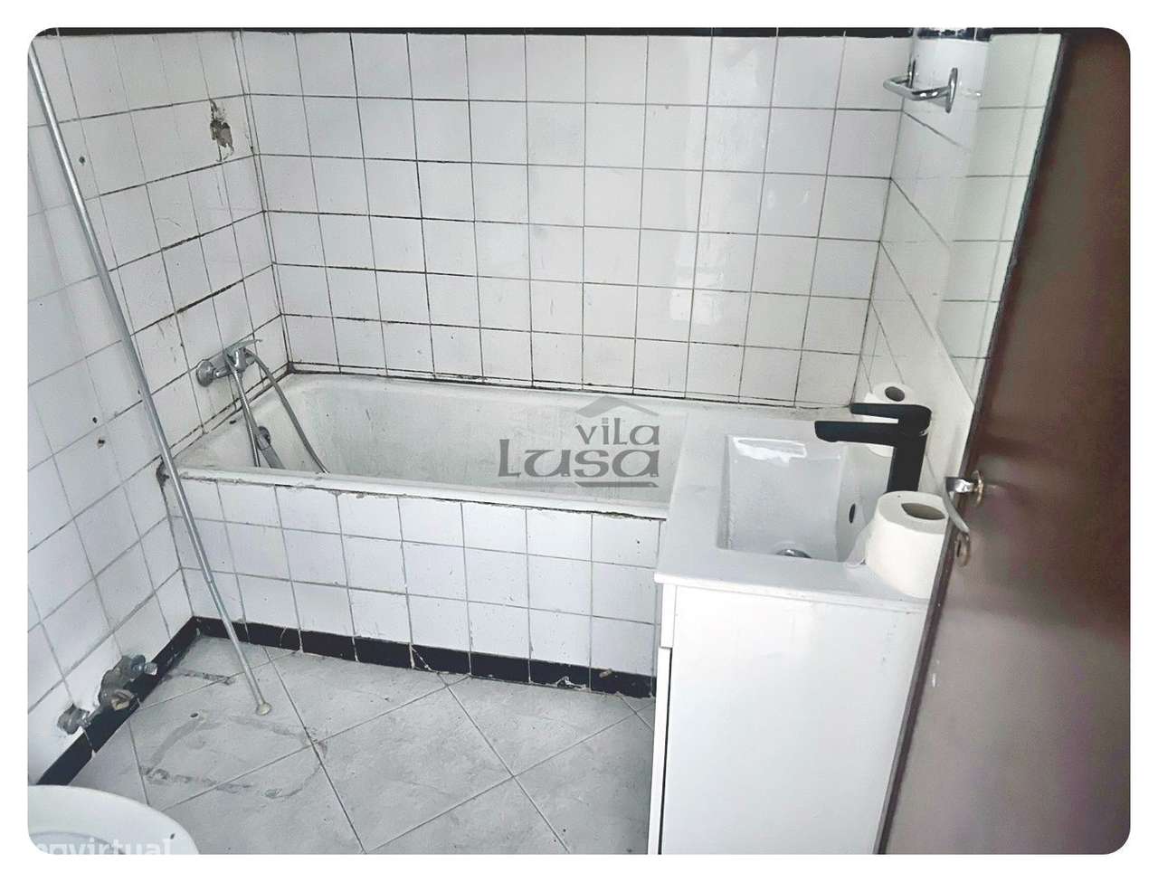 Moradia Bifamiliar com logradouro terreno e anexos 7 caminhos Gondomar-3