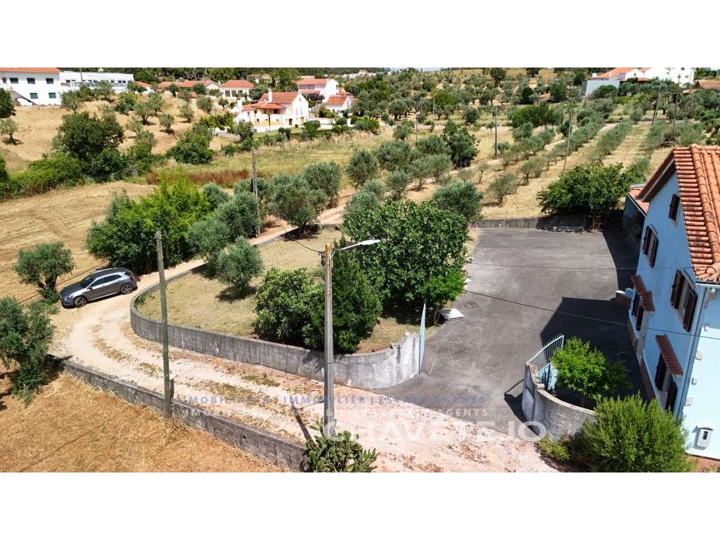 Quintinha T4 com Amplas zona para Oficinas, Terreno Plano e Enorme ...-54