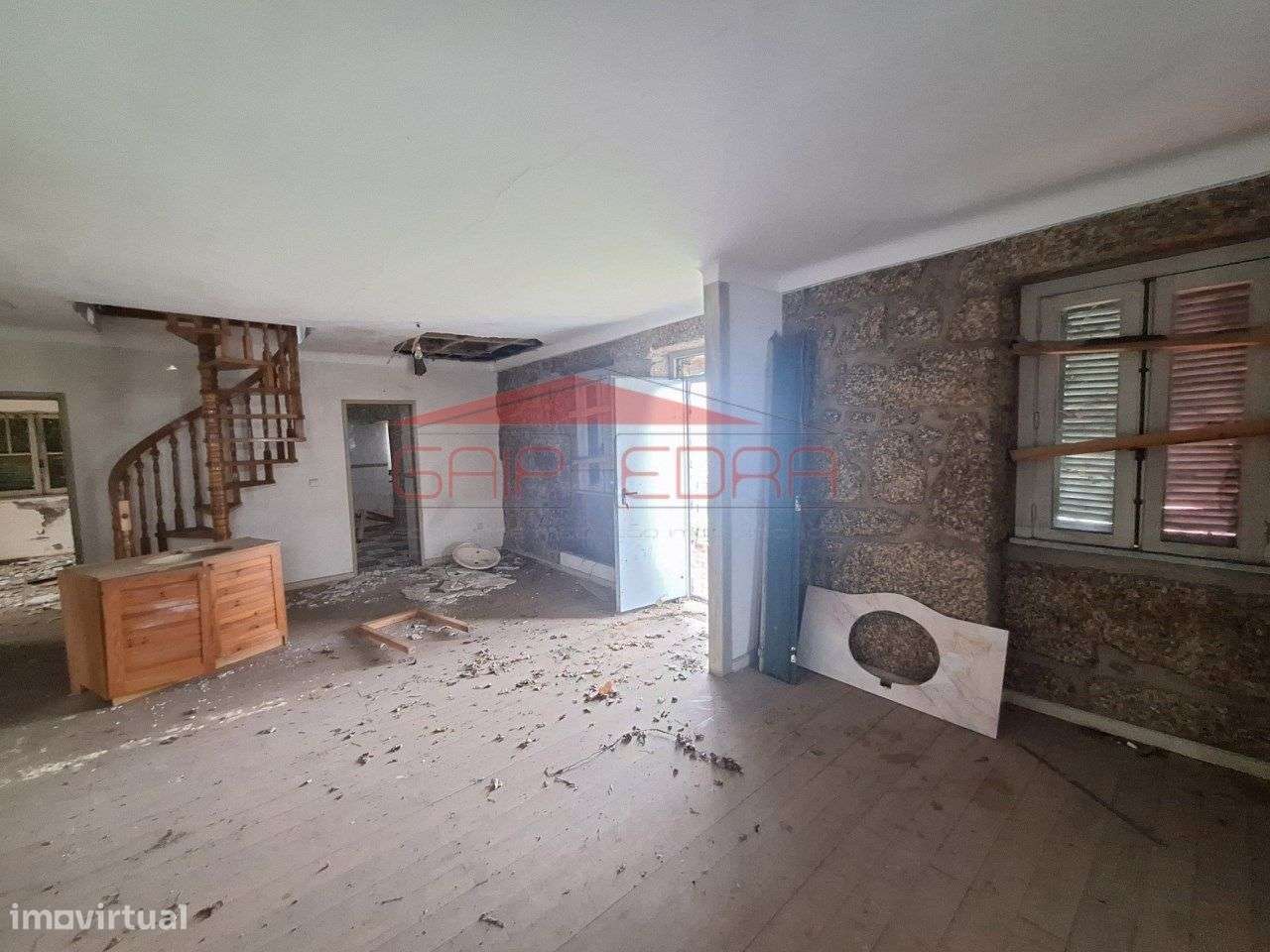 Moradia Oliveira do Hospital na zona da Chamusca da Beira - Grande imagem: 5/33