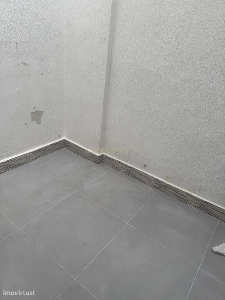 Edifício Usado em Setúbal com Excelente Localização-3