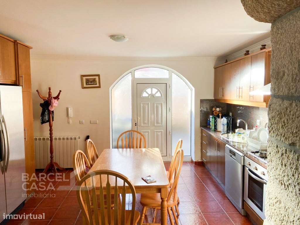 Moradia T2 individual, mobilada e equipada, junto à Estrada Naciona... - Grande imagem: 5/16