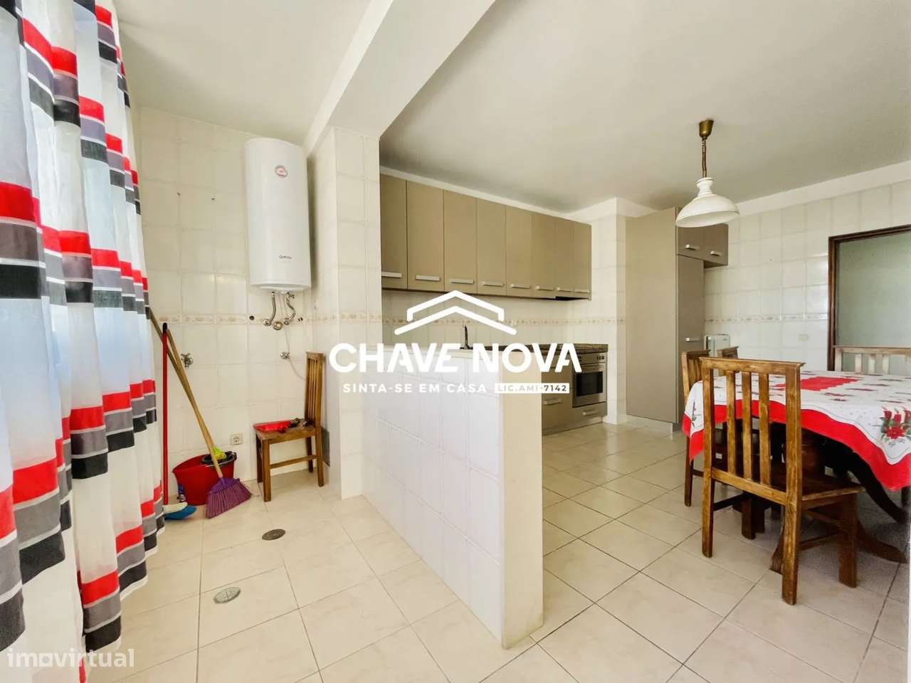 Apartamento T3 com Terraço junto à EN1 em Santa Maria da Feira-14