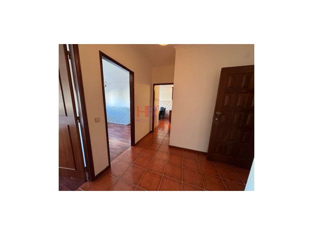 Vende-se T2 com garagem completamente mobilado e equipado.-16