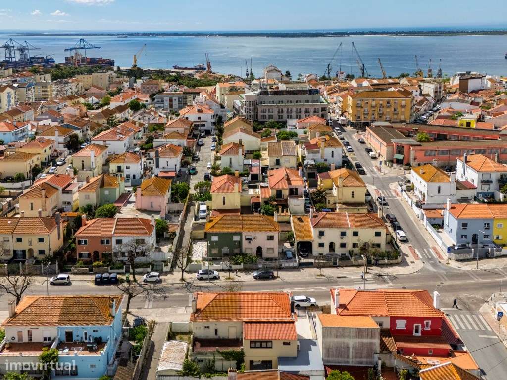 NOVO - Moradia de T4+2 no Bairro da Conceição-28