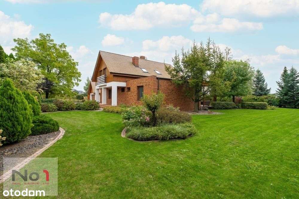 Wygodny dom dla dużej rodziny na dużej działce.-13