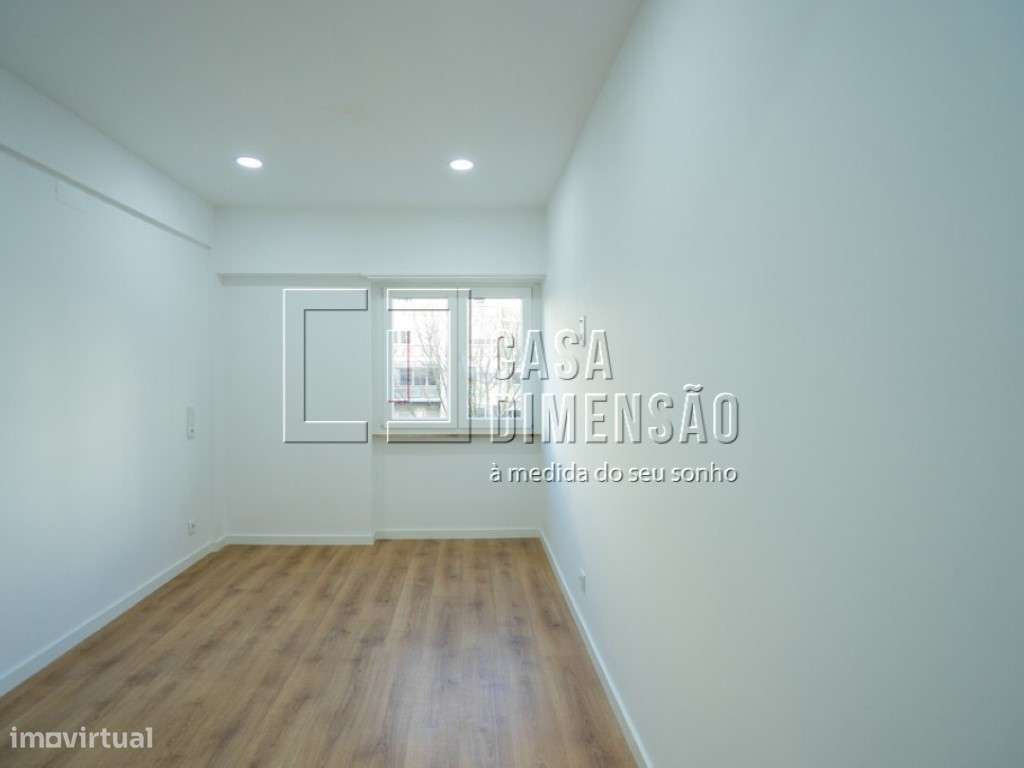 Apartamento de tipologia T3 com varanda, mobilado e equipado em Ben...-30