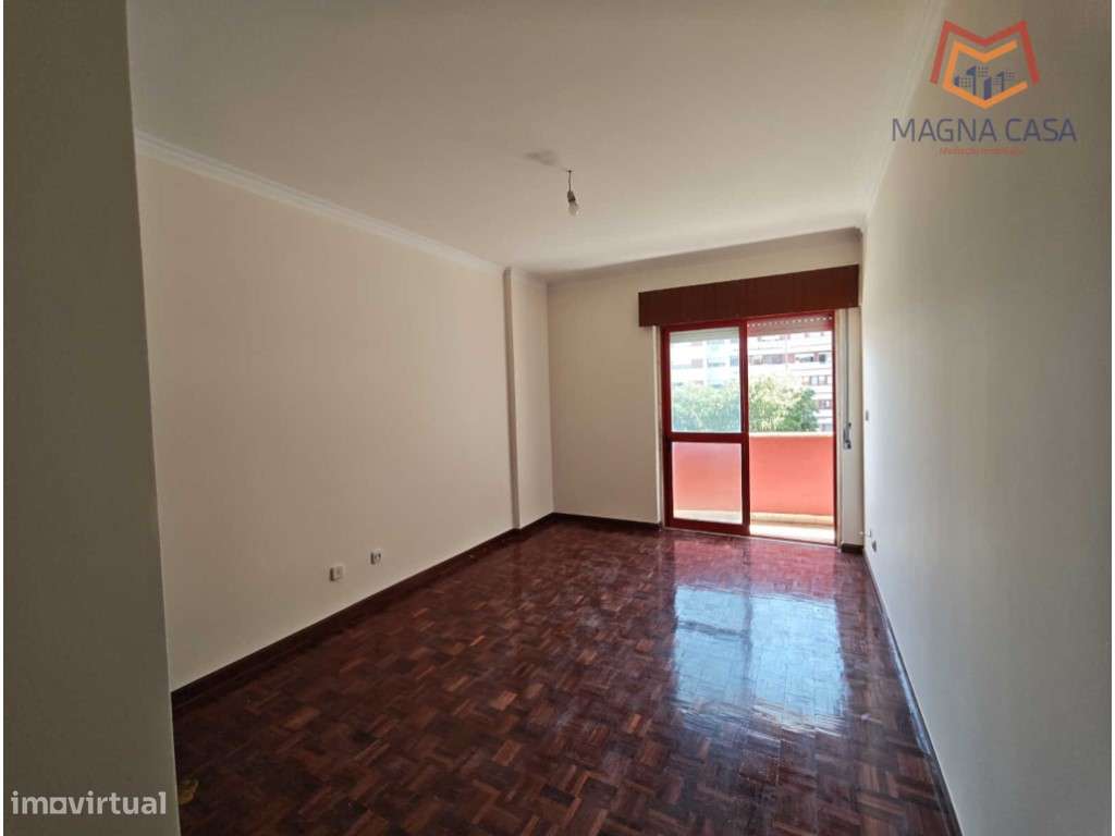 Apartamento T2 com Parqueamento em Algueirão-Mem Martins.-14