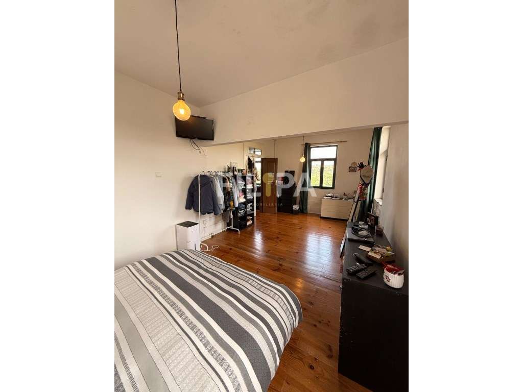 Moradia com 4 frentes no centro de Recarei - espaço, luz e excelent...-12