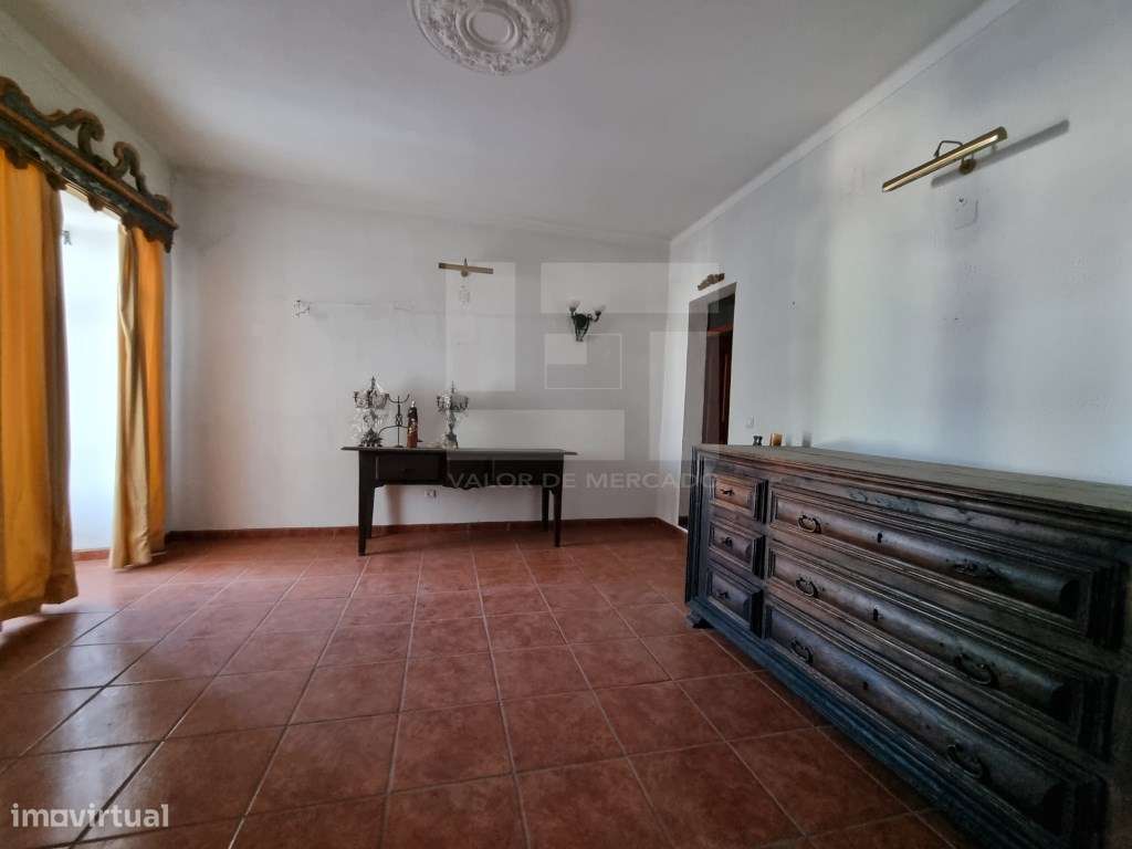 Apartamento T4+1 em Borba: Espaço, conforto e localização privilegi...-13