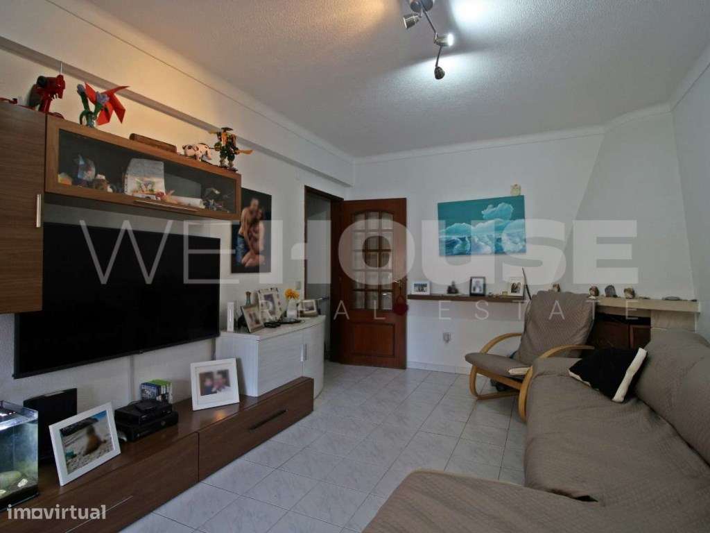 Apartamento T2 com 77m2 e arrecadação localizado na Verderena-4