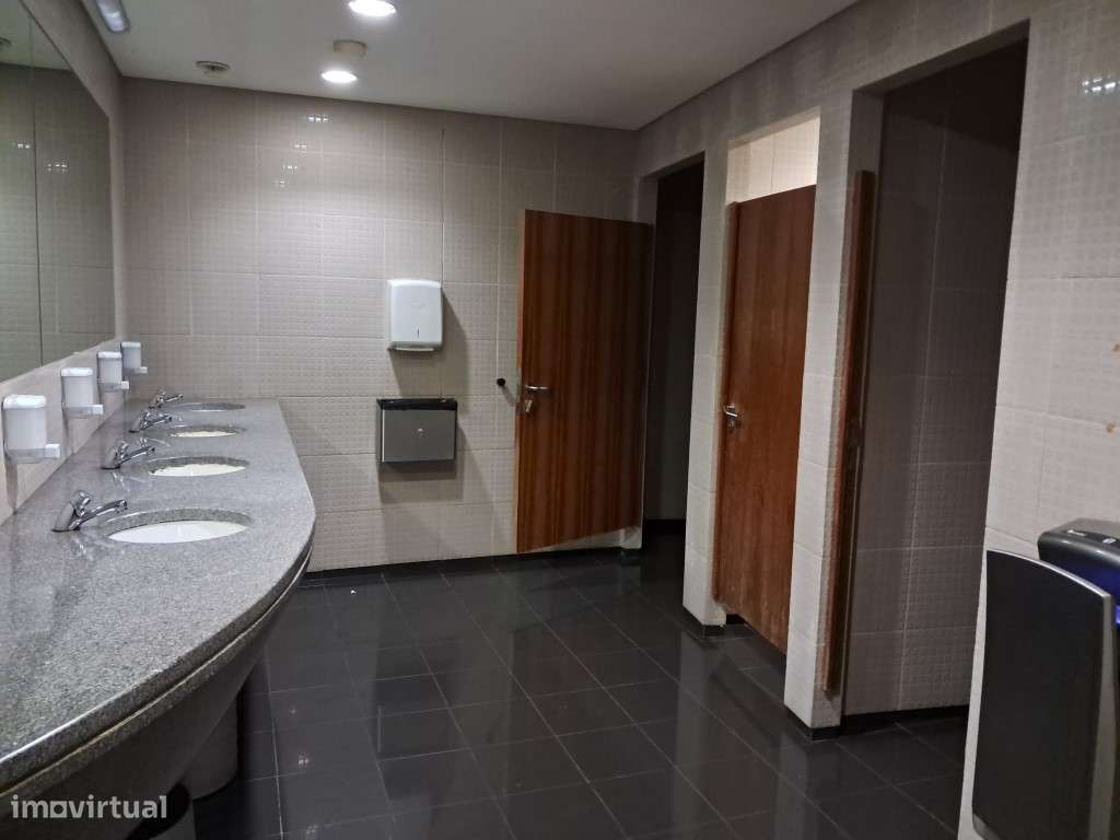 Espaço Comercial com Rentabilidade à Venda na Rua Teófilo Braga - O...-16