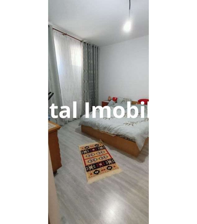 Constructie cu 3 apartamente + teren+ 2 spatii comerciale - Imagine principală: 2/12