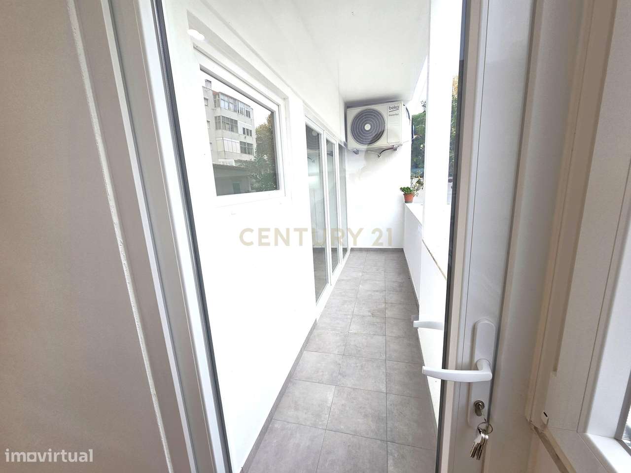 Apartamento T2 Totalmente Remodelado em Almada, Cova da Piedade-18