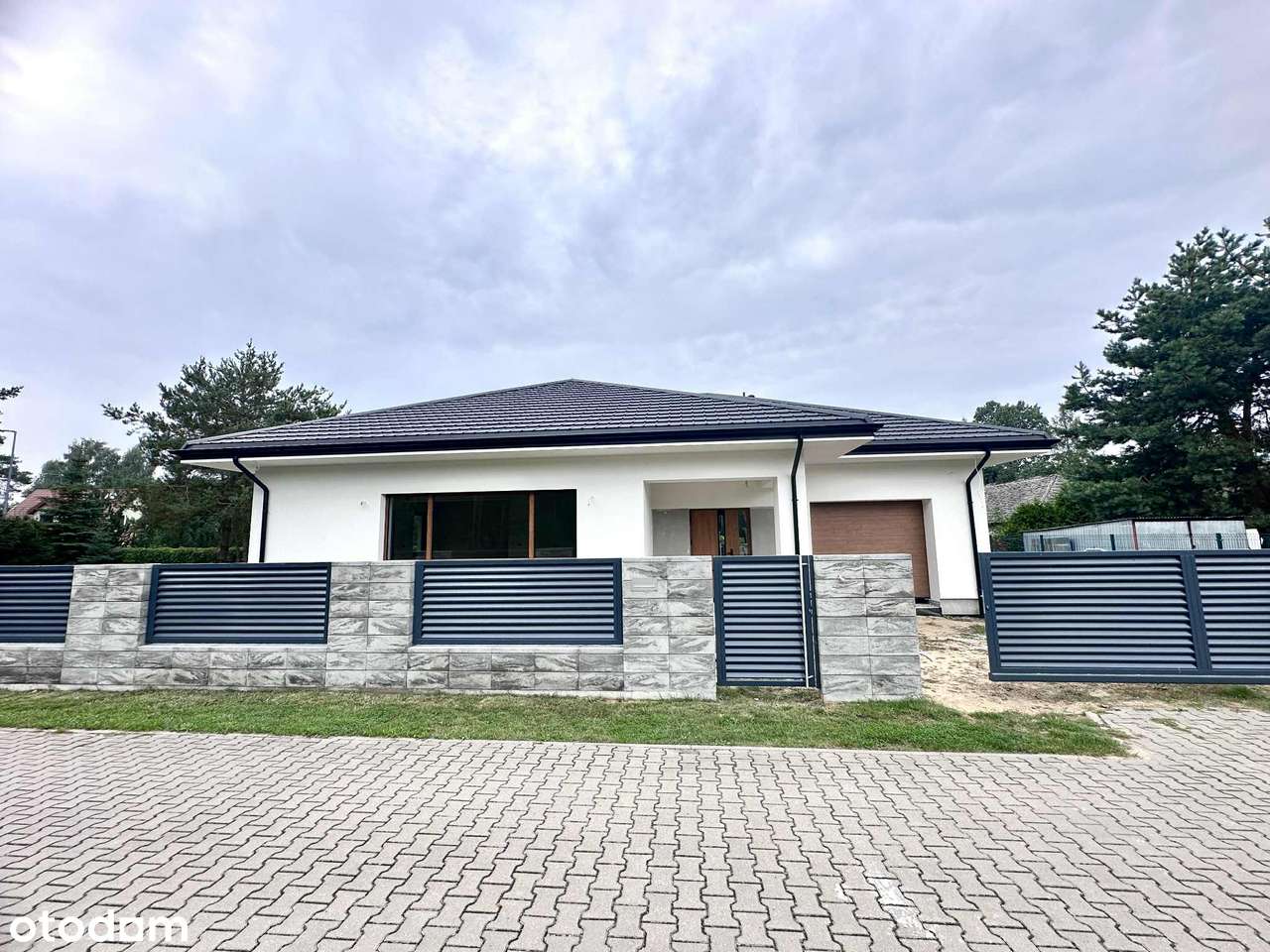 Dom w spokojnej, zielonej okolicy – Stok Lacki-1