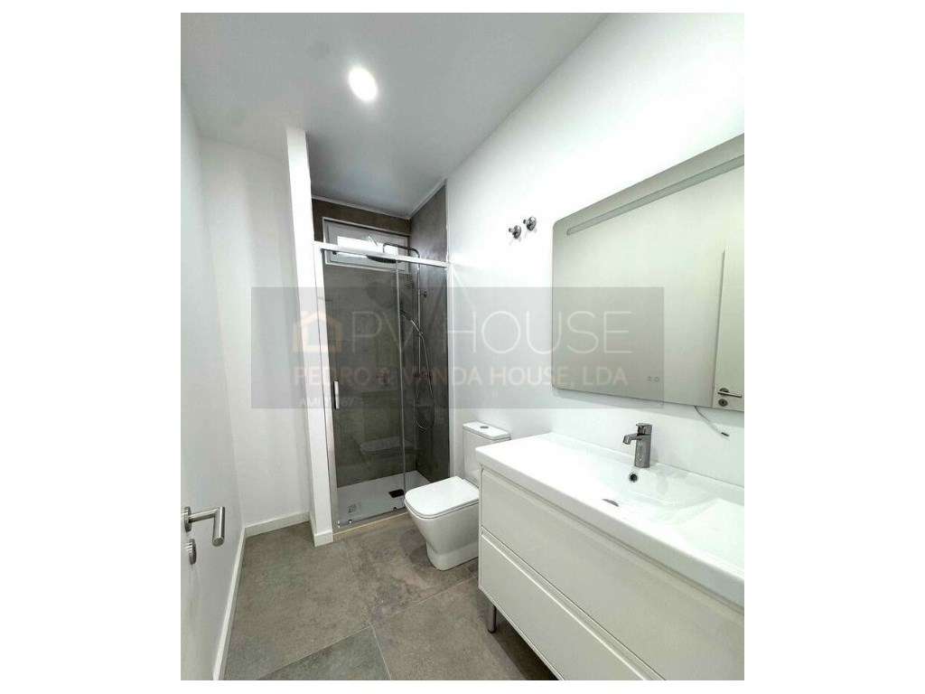 T4 Totalmente Remodelado com Suite e Cozinha Equipada | Rio de Mouro-17