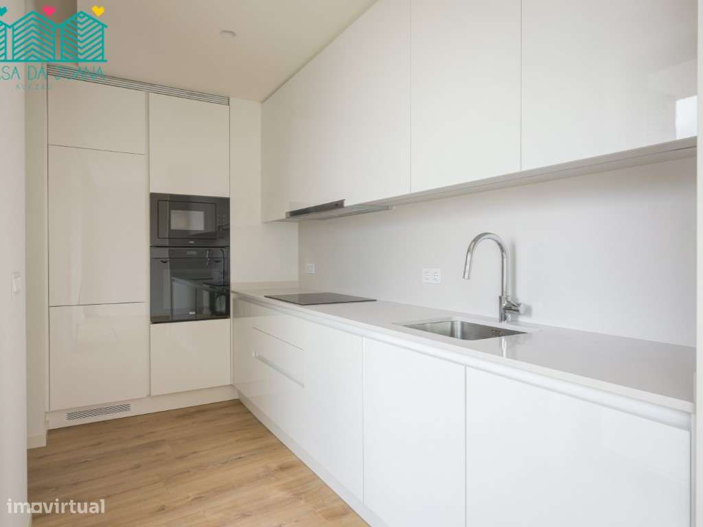 Apartamento T2 com Lugar de Garagem em Esgueira-18