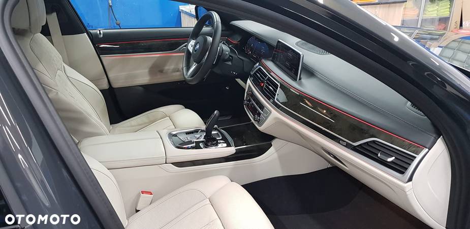 BMW Seria 7 750Li xDrive sport - 18