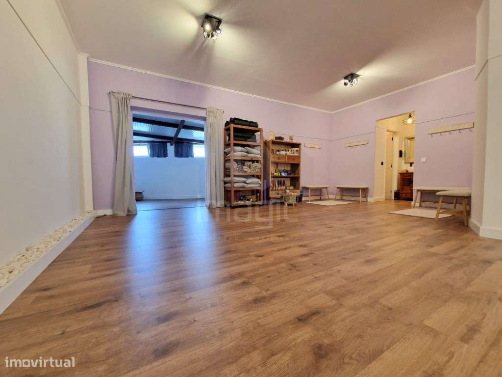 Loja localizada em Mafra, com terraço coberto, totalmente renovada. - Grande imagem: 4/10