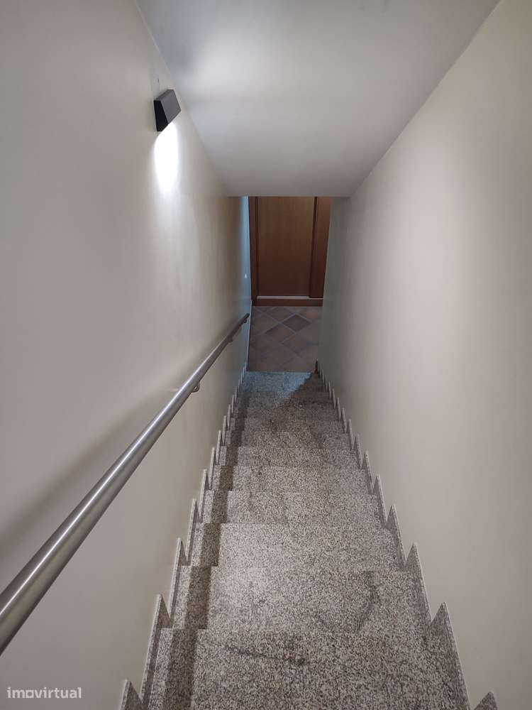 Moradia T4 (2 suites),cond. fechado, piscina, campo de jogos e ginásio-50