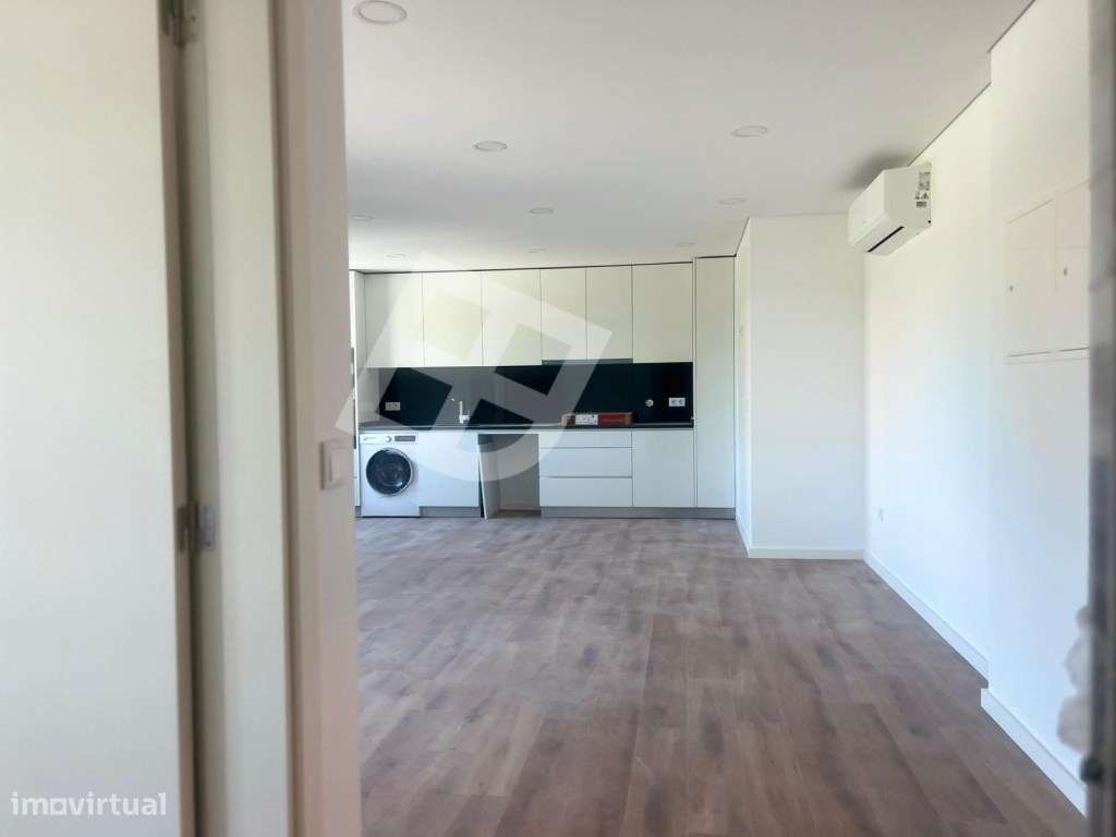 Apartamento T2 c/ Varandas - Localizado no centro de Aveiro - Grande imagem: 2/22