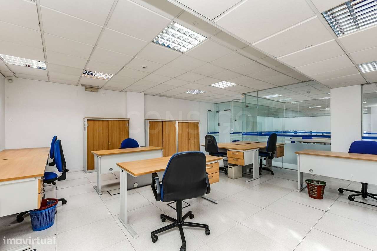 Escritório, loja e armazém com 550 m² em Linda-a-Velha, pronto a funci-27