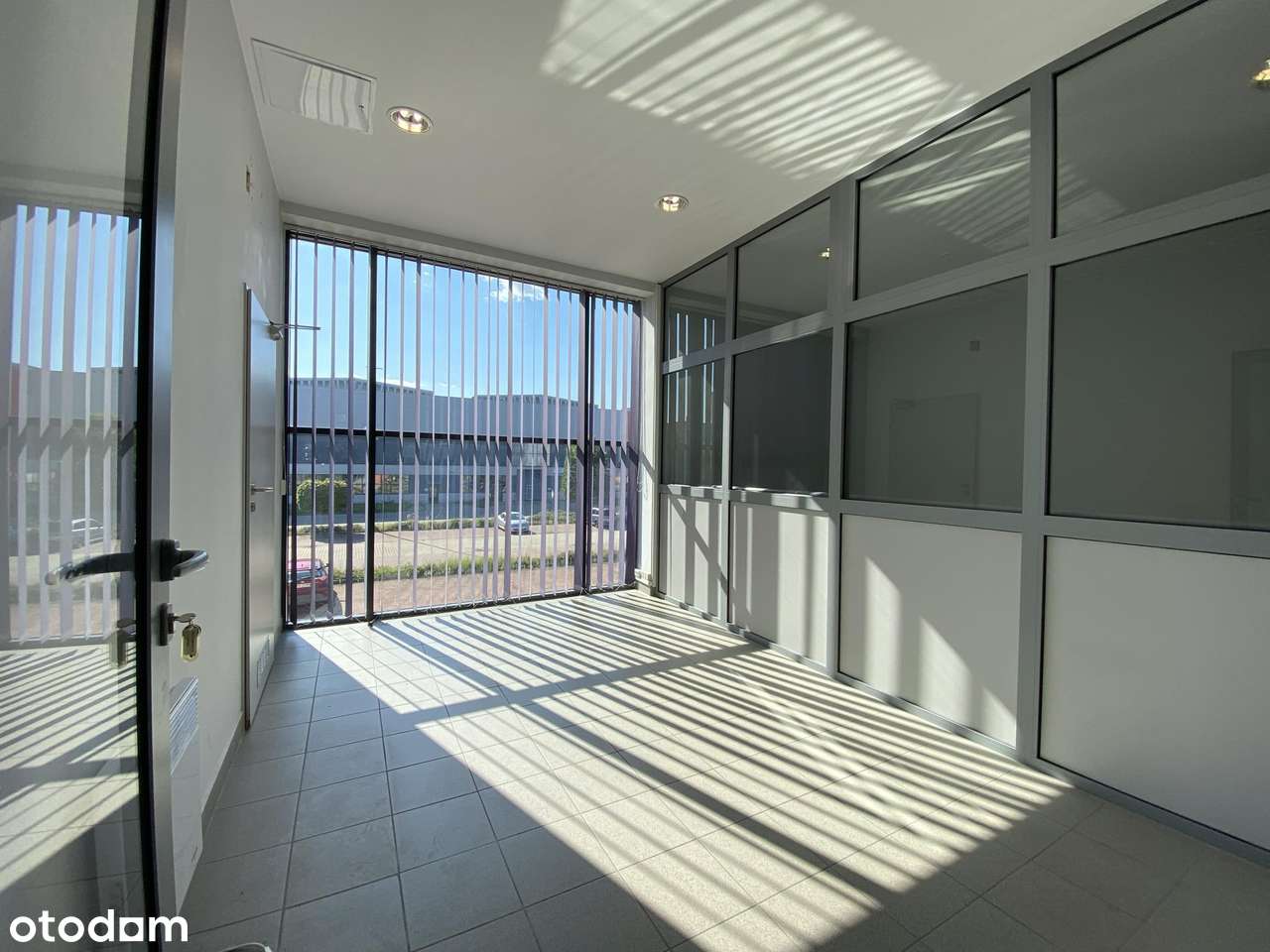 Wiata - teren utwardzony, ogrodzony - 901 m² wraz z biurem - 14 m² - Pełny obrazek: 5/9