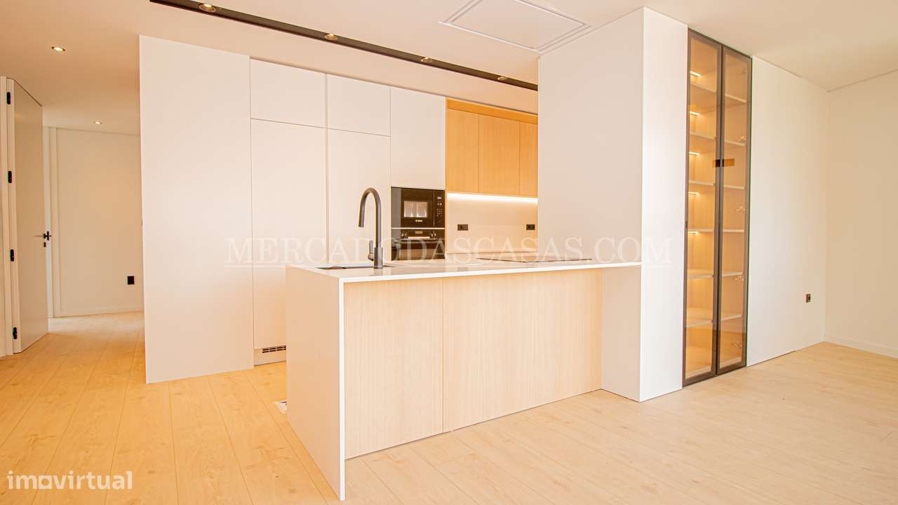 Apartamento T3, último andar, grandes áreas-1