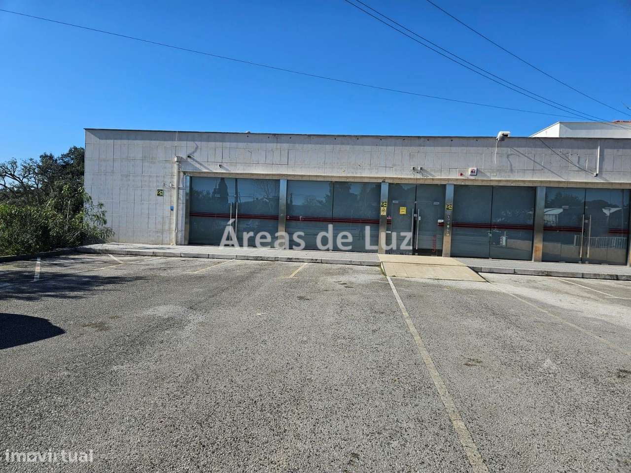 Loja / Armazém / Restaurante  - Junto à Exposalão da Batalha - Grande imagem: 2/17