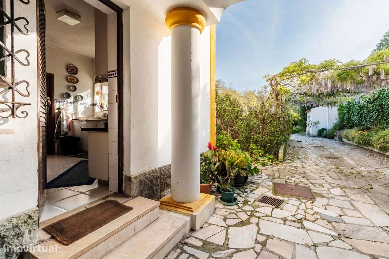 Moradia T6 c/ Terreno de 1600m2 c/ Piscina, Garagem e Anexos em Colare-29