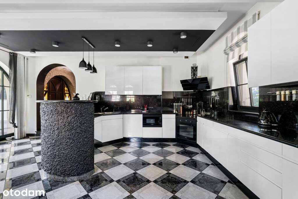 Dom/rezydencja/Dąbrowa Leśna-8