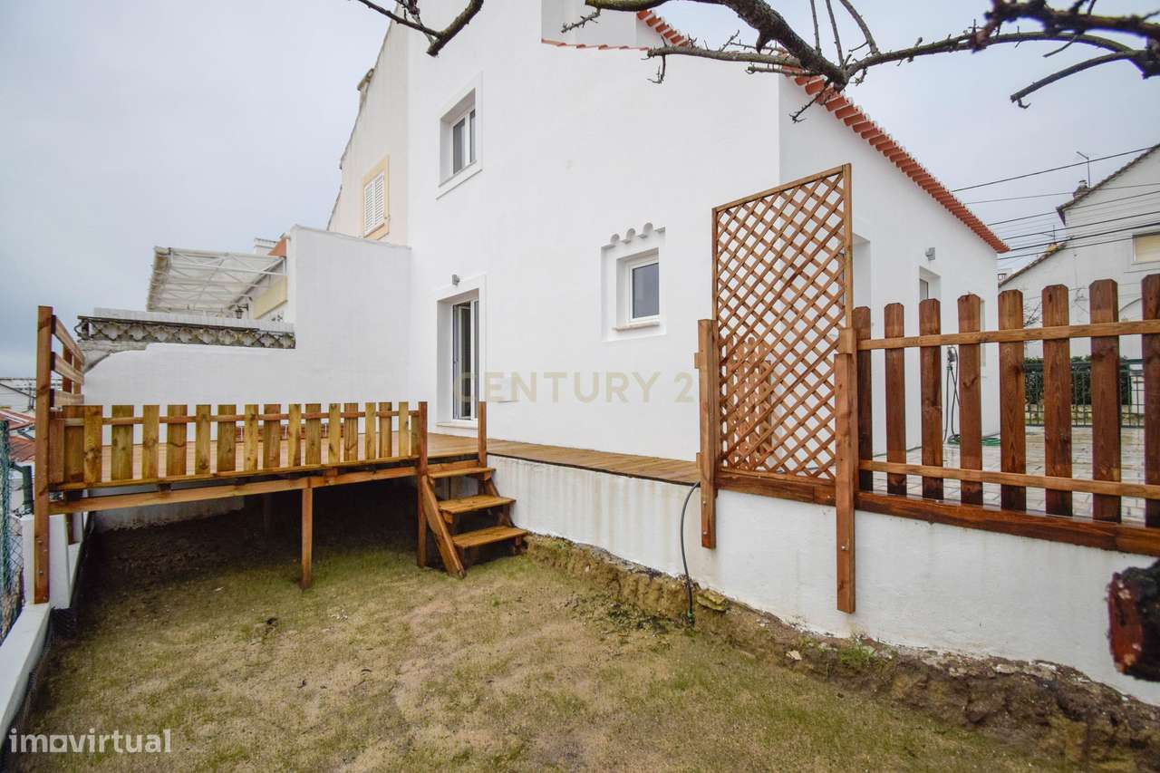 MORADIA T2 com Jardim * Bairro tranquilo em Cova da Piedade Almada-9