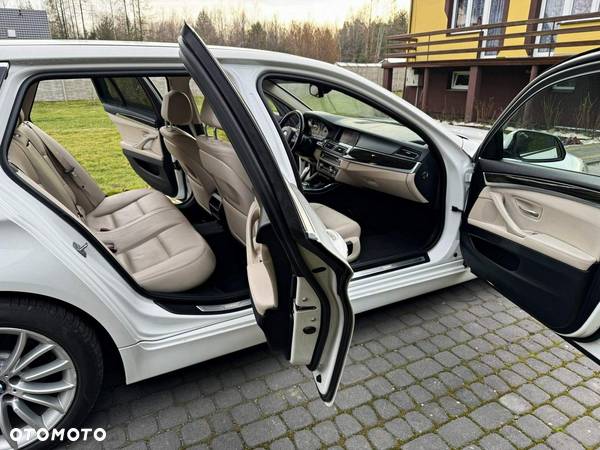 BMW Seria 5 520d Touring Luxury Line - 7