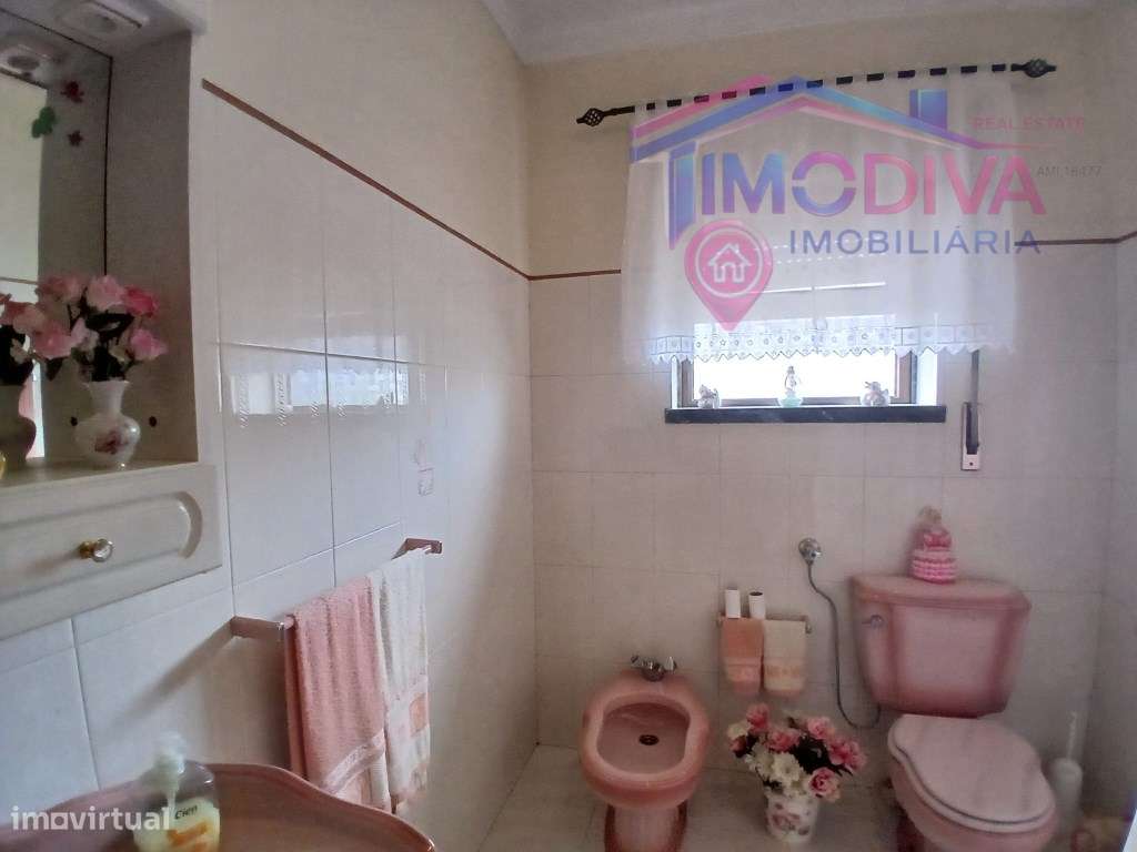 Moradia térrea T4, com churrasqueira e jardim em Arega-29