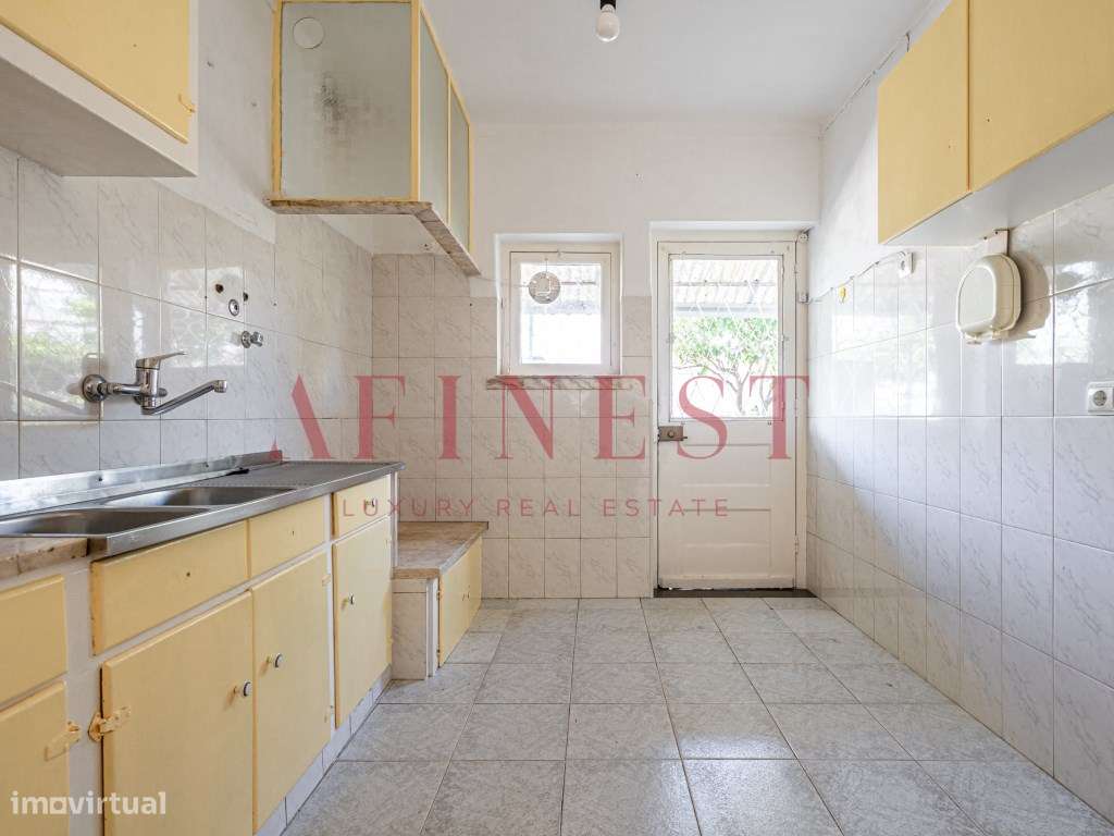 Moradia T6 na Abóboda para remodelar - Valor Negociável - Grande imagem: 5/23