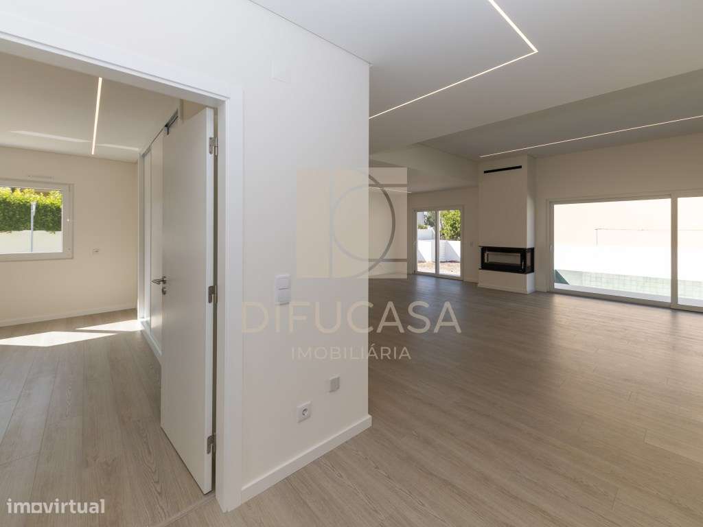 Moradia T4 localizada em Aldeia de Irmãos (Azeitão)-12