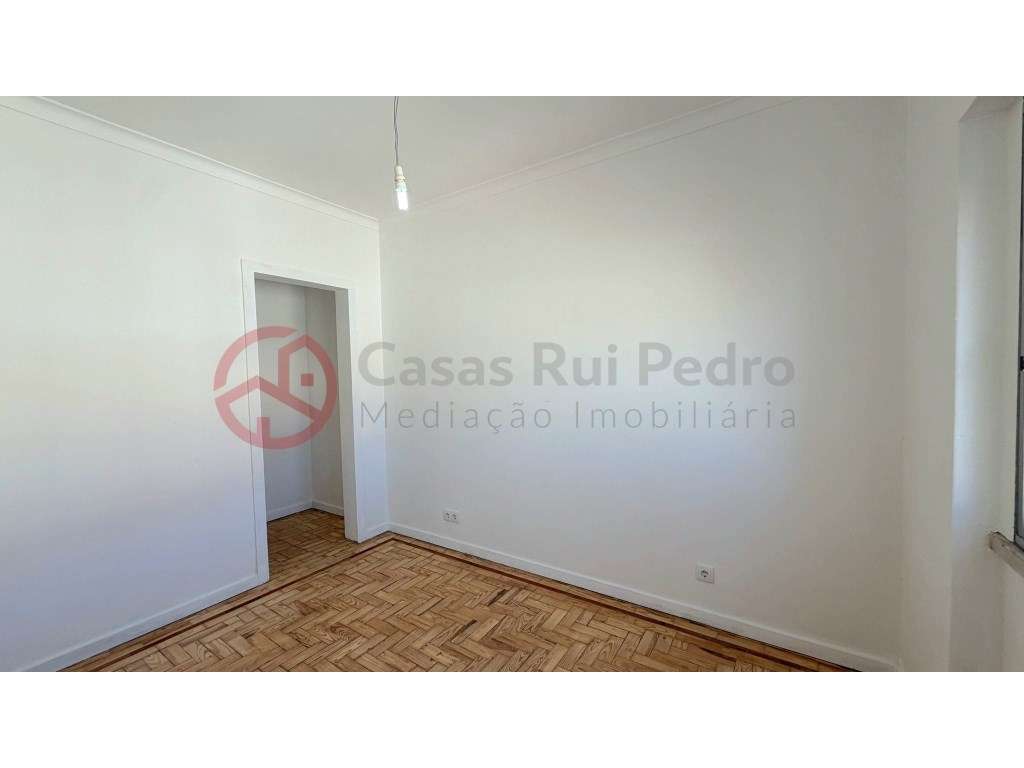 Apartamento T2 remodelado em Foros de Amora-16