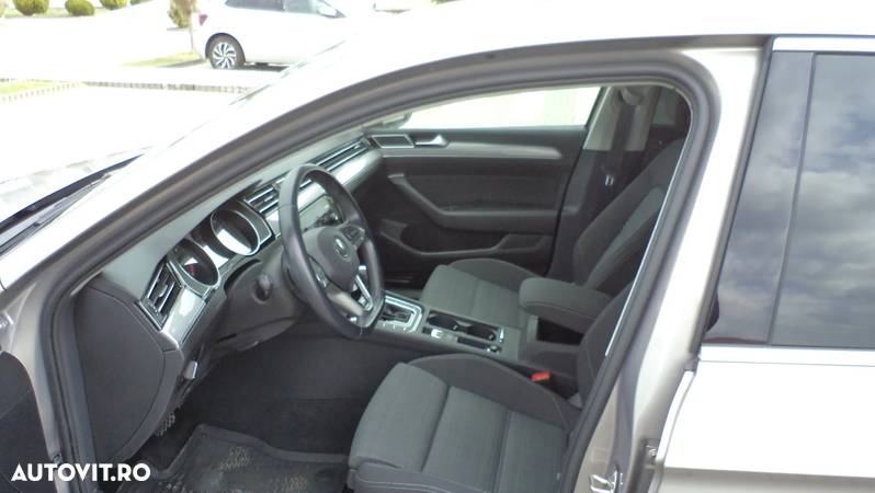 Volkswagen Passat 2.0 TDI DSG Comfortline - 12