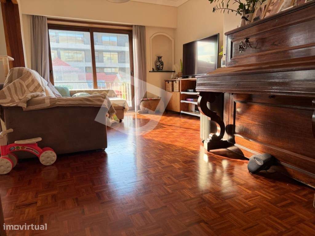 Apartamento T4 c/ Varanda - Av. Lourenço Peixinho-8