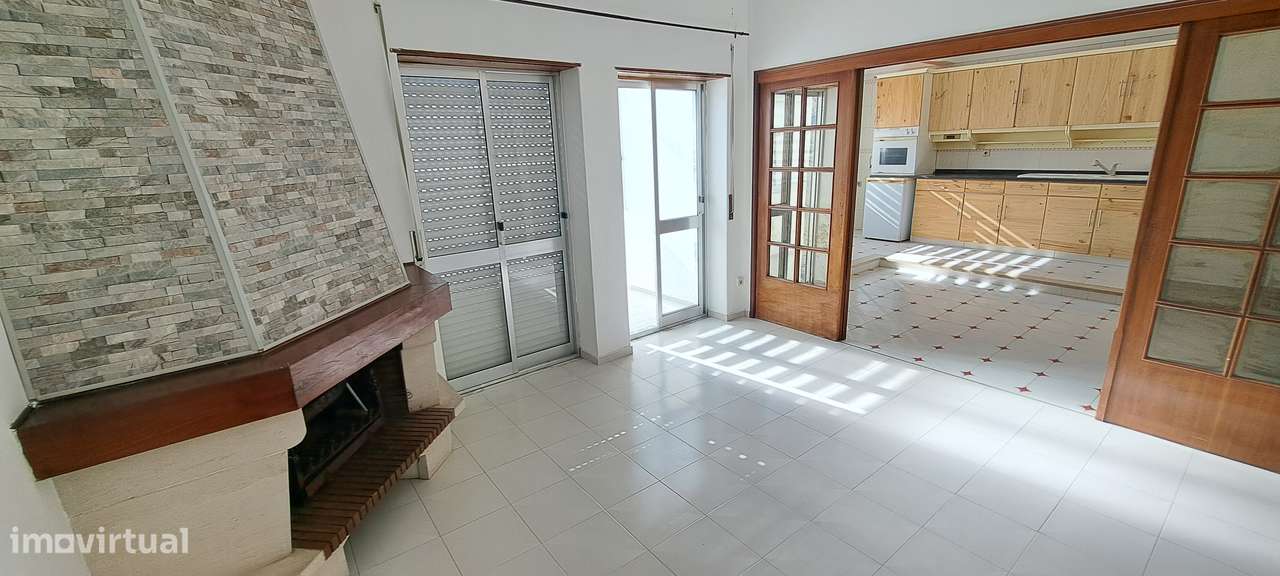 Apartamento T3 com 106m² e Arrecadação no Montijo-5