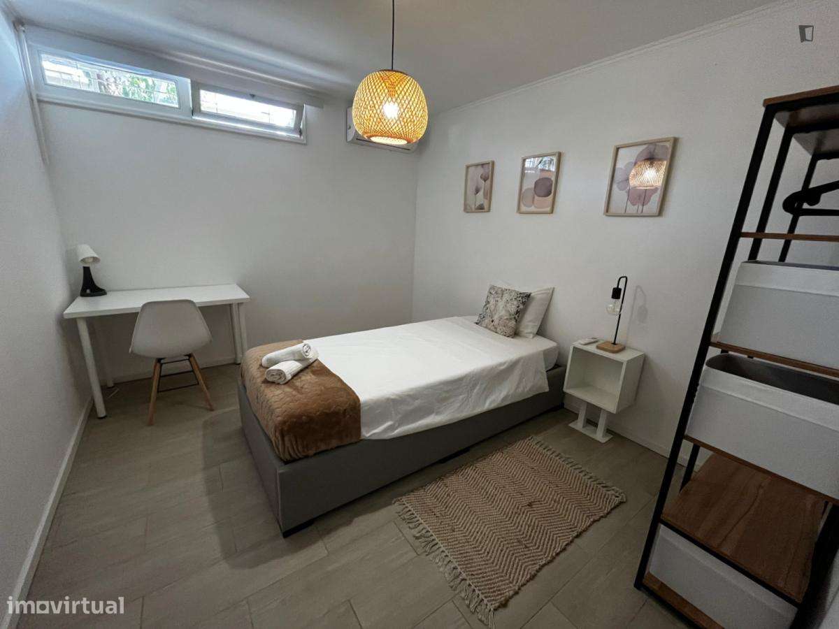 Quarto - localizado em Custóias Porto - Grande imagem: 4/10
