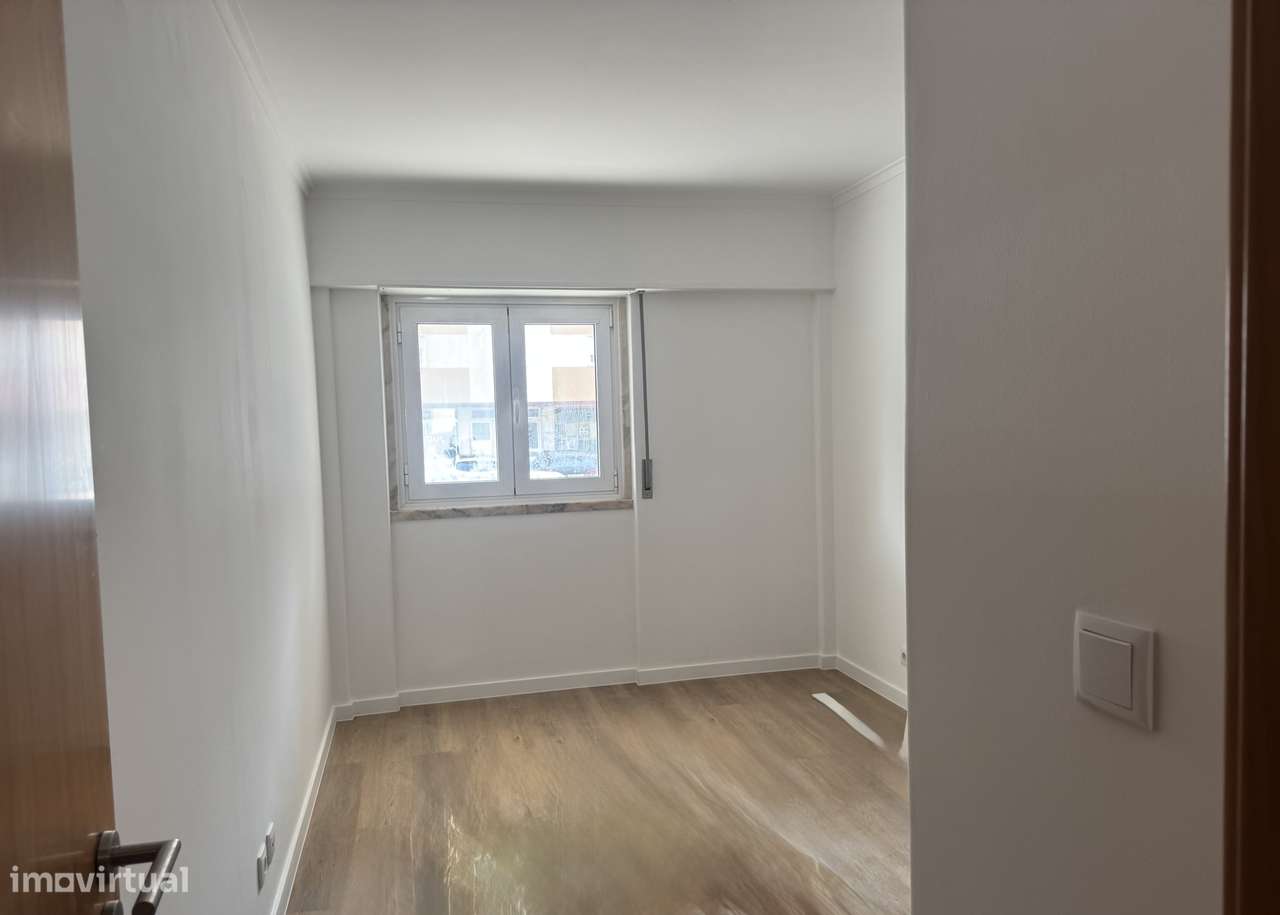 Apartamento T3 no Borel Renovado e Pronto a Habitar: Descubra o Seu R-9