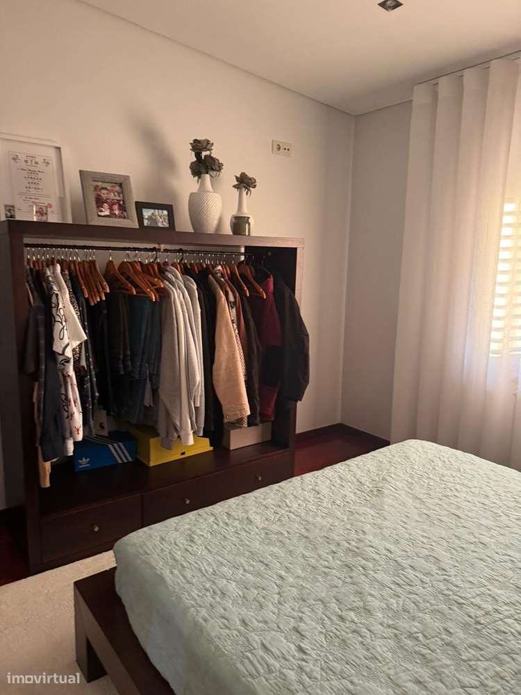 Moradia térrea T4 em pedra com 386m2 e terreno com 6.000m2, anexos.-41