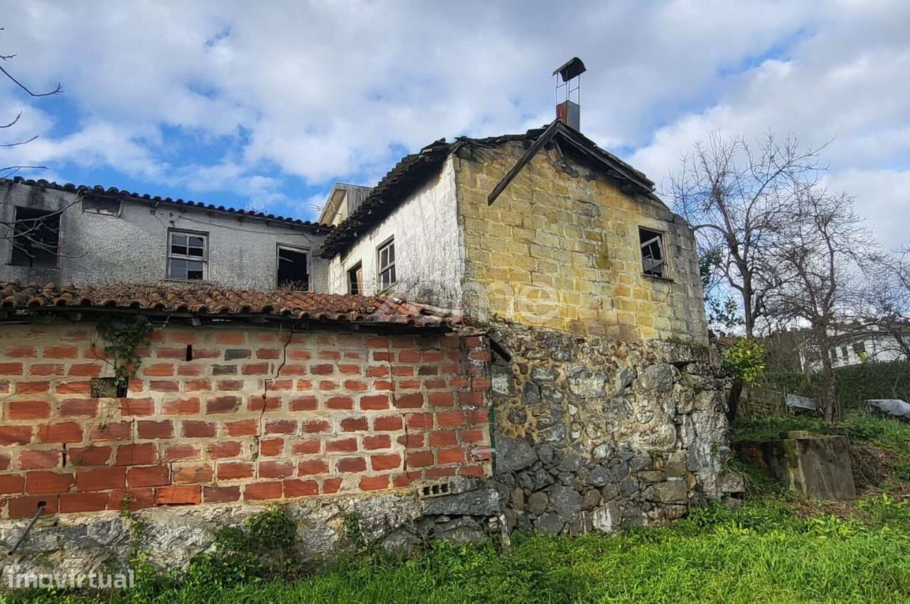 Terreno para construção com ruina, S. Paio, Vizela - Grande imagem: 4/11