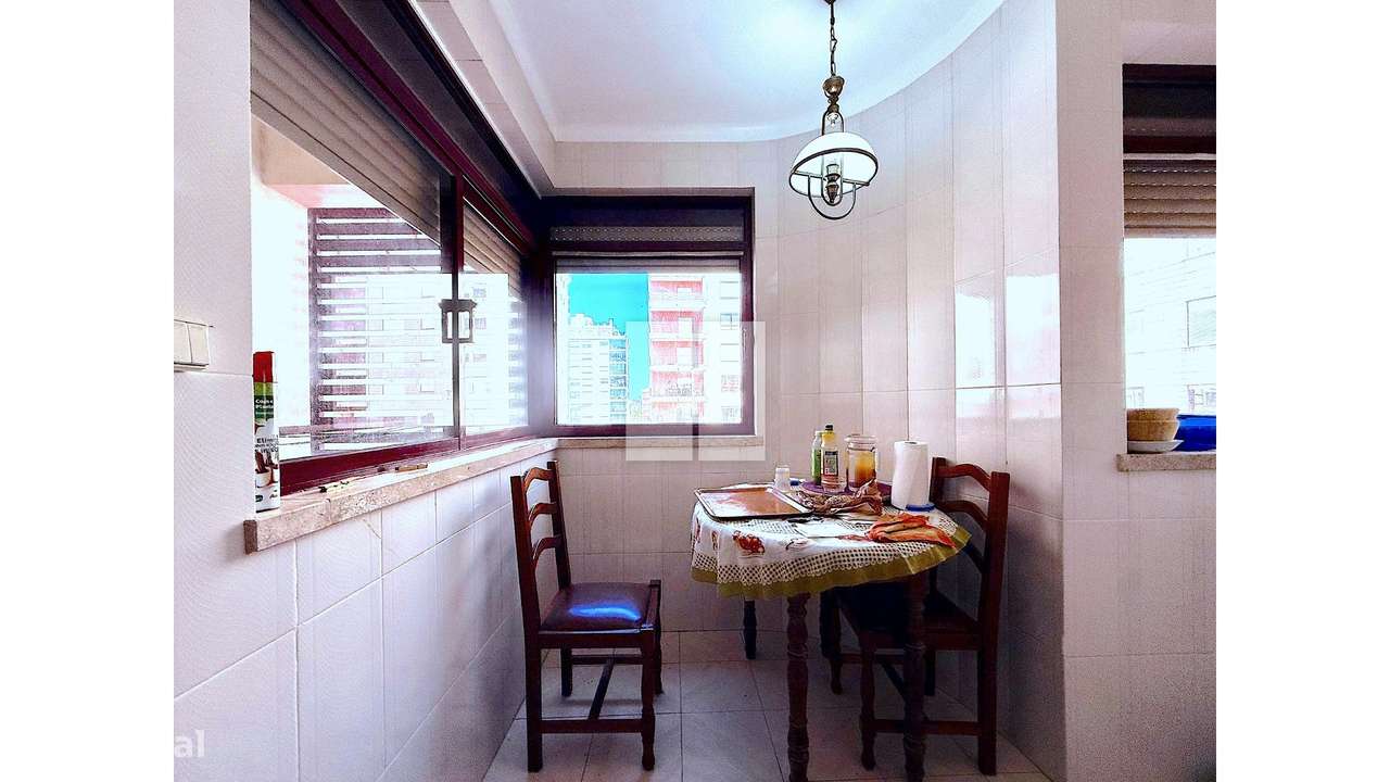 Apartamento T2 c/ Arrumo-6