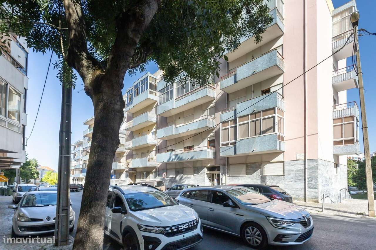 Apartamento T3 no Laranjeiro, Almada – Potencial Único e Localização P-31