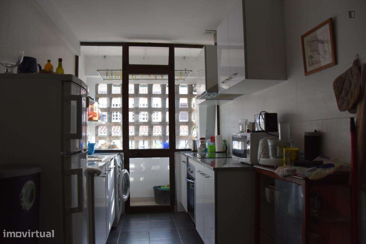 Quarto - localizado em Lordelo do Ouro Porto - Grande imagem: 4/8