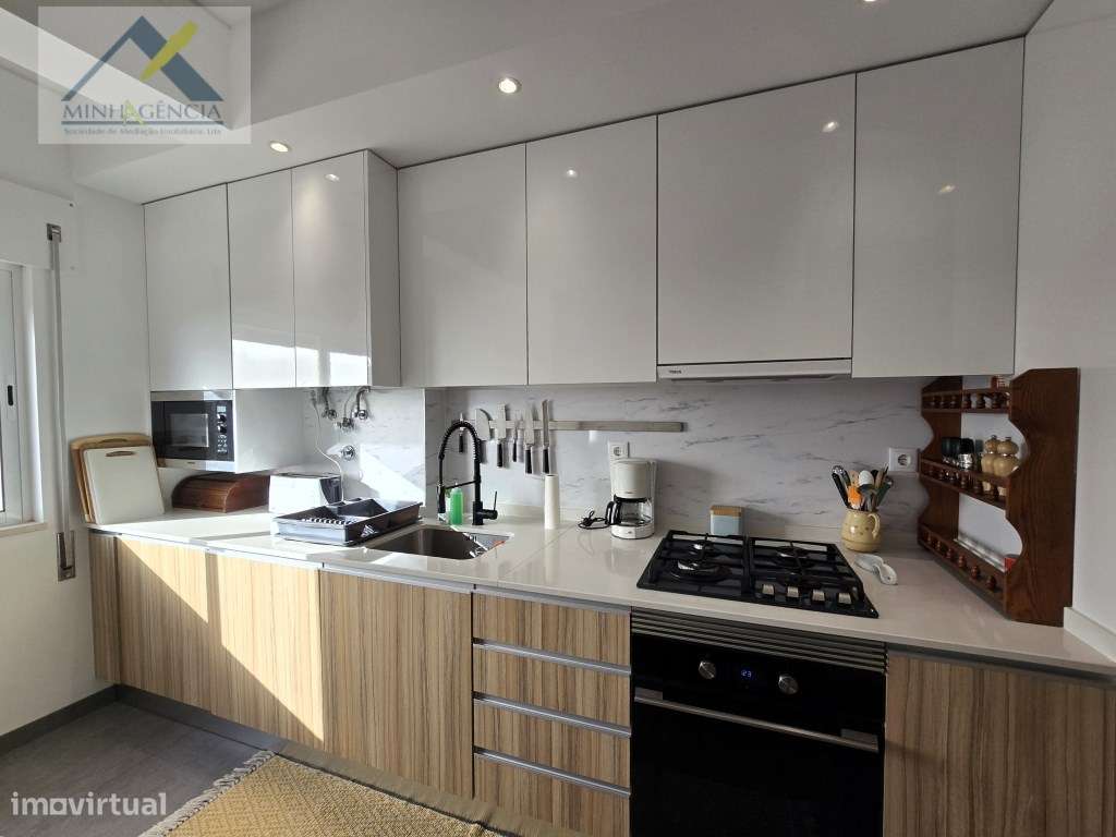 Apartamento T2 remodelado em Setúbal-13