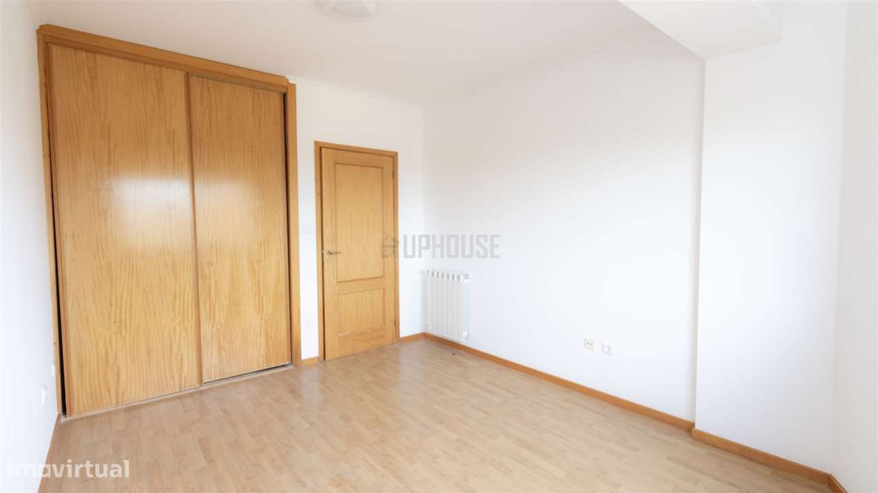 Apartamento T2 com Garagem Fechada - A Dois Minutos do Centro de Viseu-8